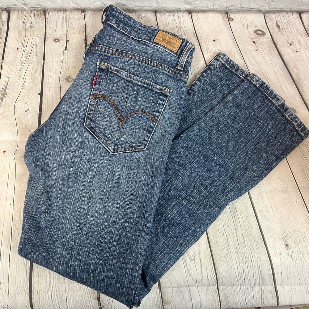 Levi’s Classic Straight Leg Jeans Medium Wash Size 8